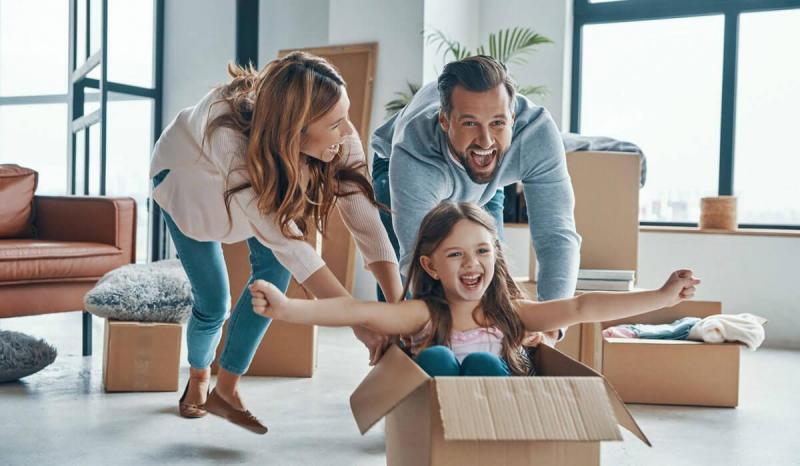 Famille qui se sent bien protégée dans leur maison