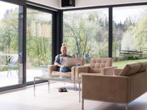 Optimisez lumière et espace avec des baies vitrées modernes