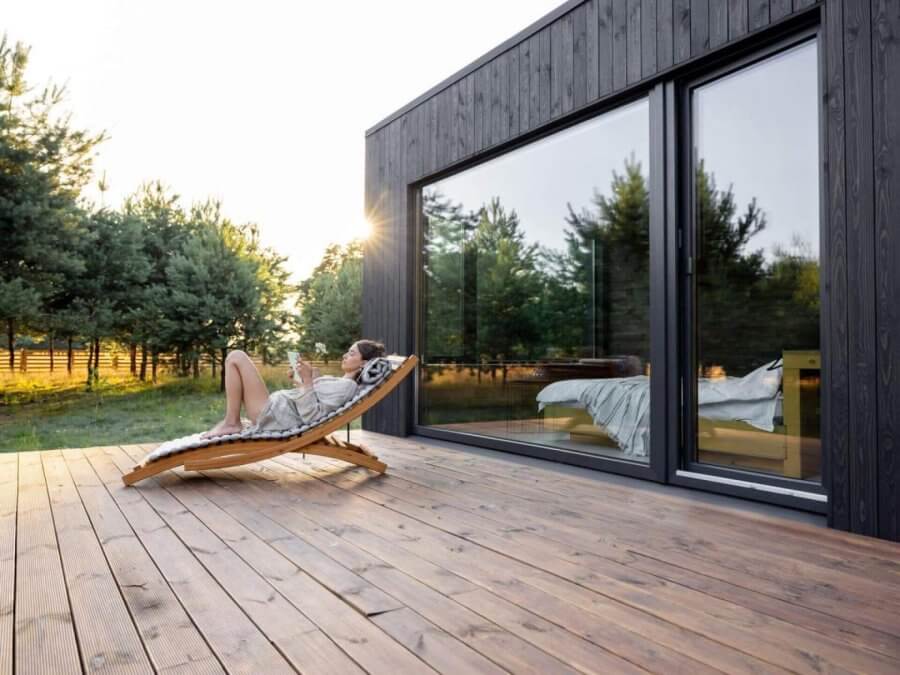 Créer un espace zen avec des transats pour un jardin apaisant